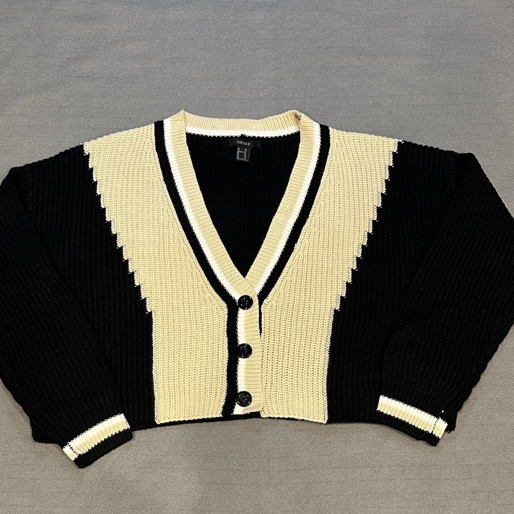 Forever21 cropped cardigan XS